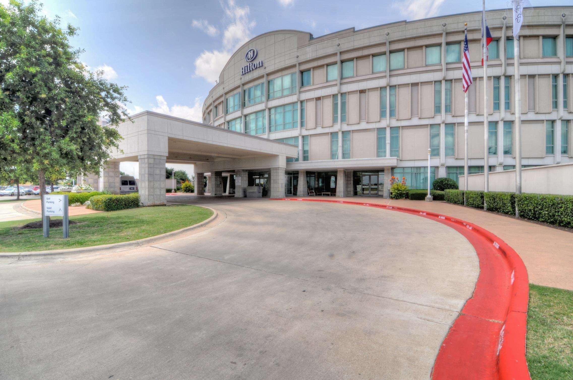 Hilton Austin Airport Hotel Exterior photo