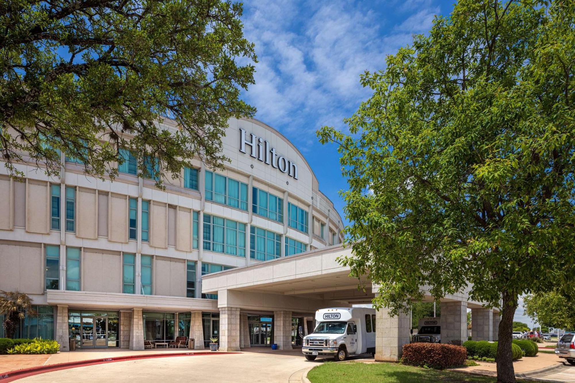 Hilton Austin Airport Hotel Exterior photo